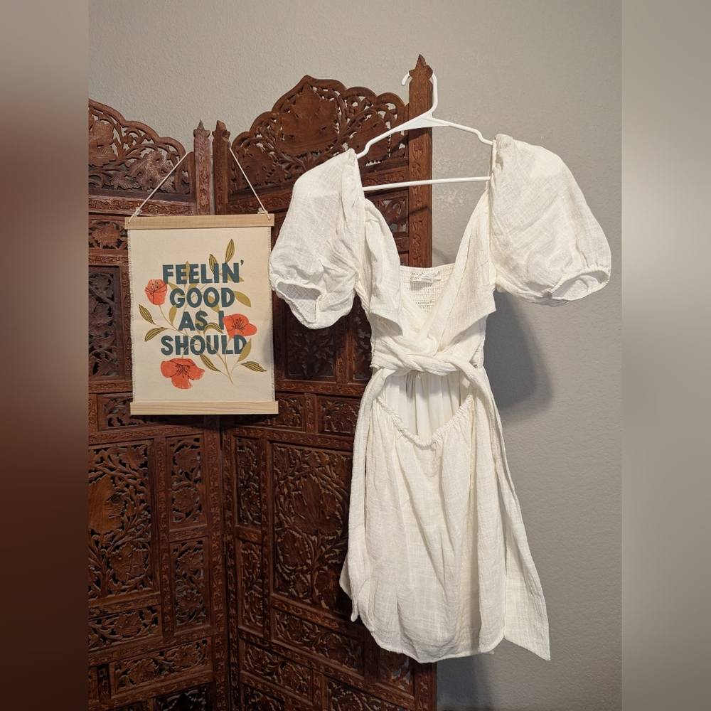 Elegant White Puff Sleeve Dress